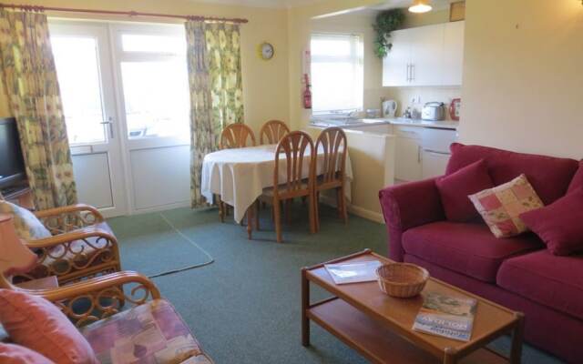 Midway Apartment, Close to Beach