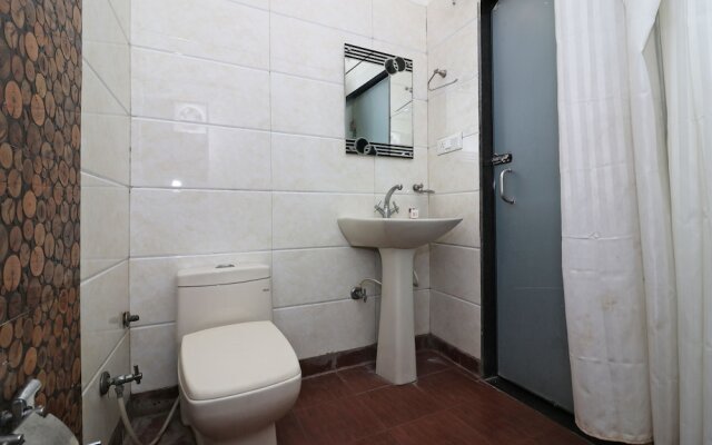 Hotel Crown Palace By OYO Rooms