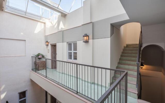 Tomás de Ibarra Pool & Luxury Apartments