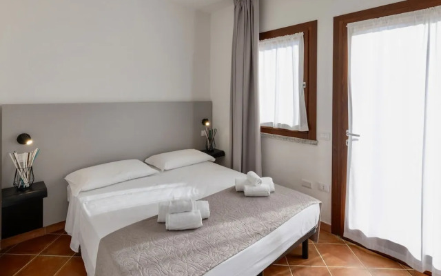 Residence with pool in Isola Rossa
