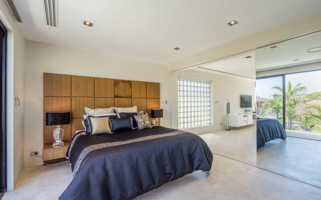 Luxurious Resort Living House