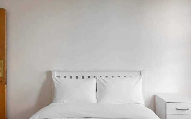 Victorian-style 3-bed Apt in S Hampstead