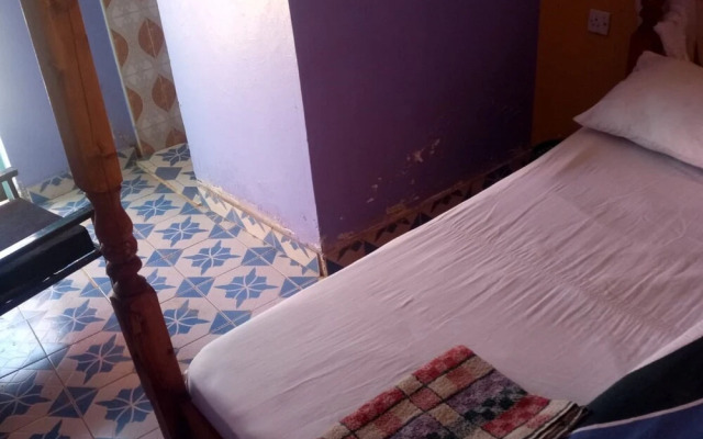 Acaliputo Guest House
