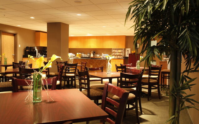 Pomeroy Inn & Suites Fort St. John