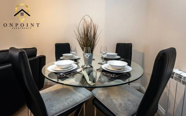 ✰OnPoint - Spacious 2 Bed Apt - FREE Parking✰