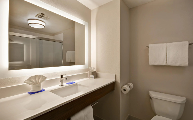 Holiday Inn Express Hotel & Suites River Park by IHG