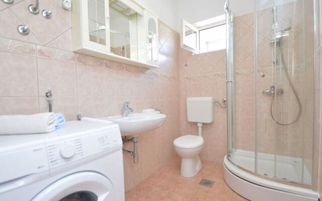 Apartment Mladen Paros 31201