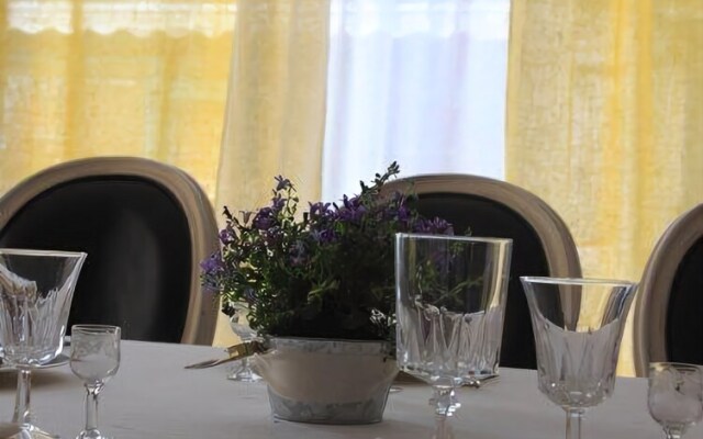 L'Entrée Chambres et Table d'Hôtes