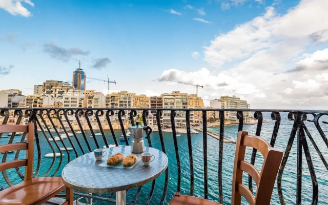 Morina Mansion Seafront Apartment