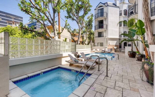 Gorgeous LA LA Land Beverly Hills 2BR - Fast Wifi - Free Parking! (BW2)