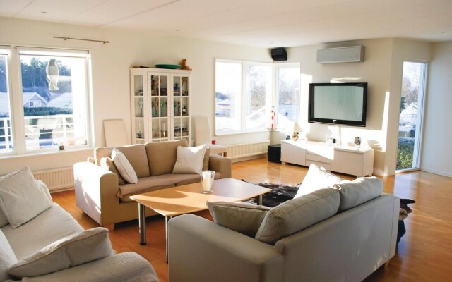 Beautiful Home in Västra Frölunda With 3 Bedrooms and Wifi