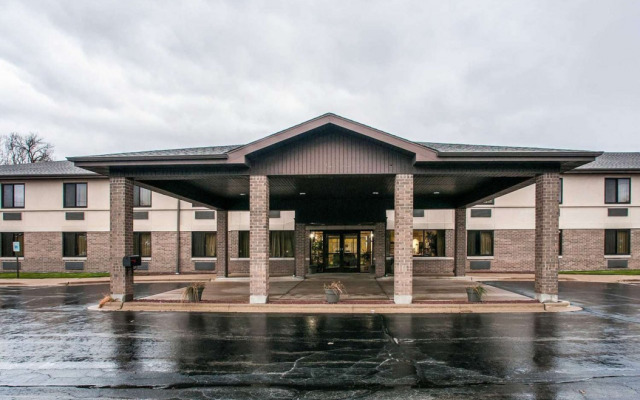 Econo Lodge Inn & Suites Oconto