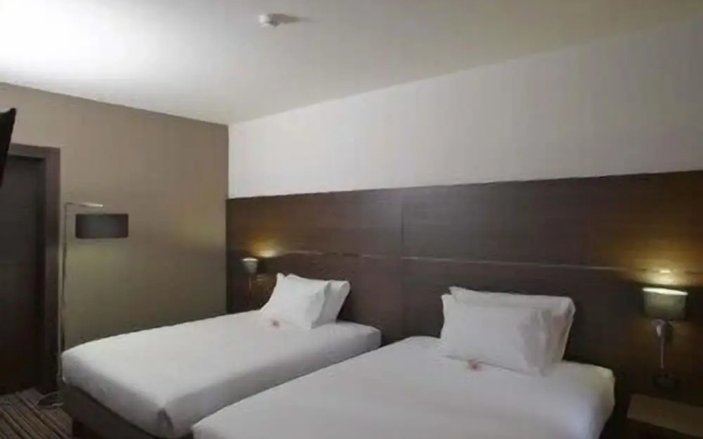 Sweet Hotel