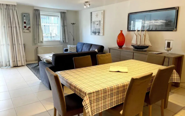 Stylish Apartment With Garage