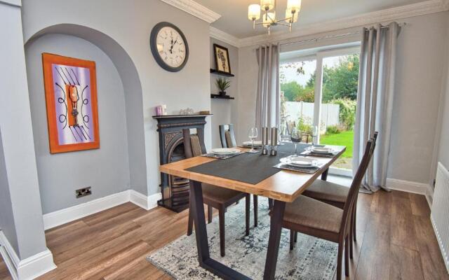 Cosy 3 bed with Parking- Family and Contractors
