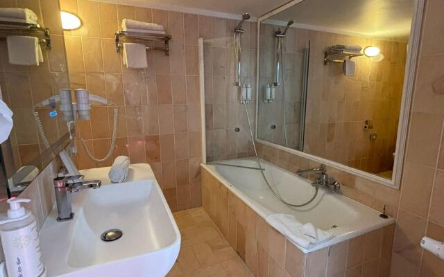 La Bourse Hotel