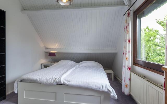 Lovely holiday home in Wolphaartsdijk close to the lake