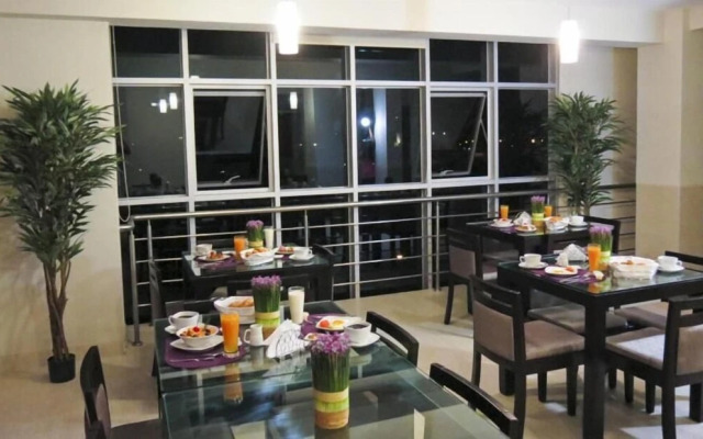 El Cacique Hotel