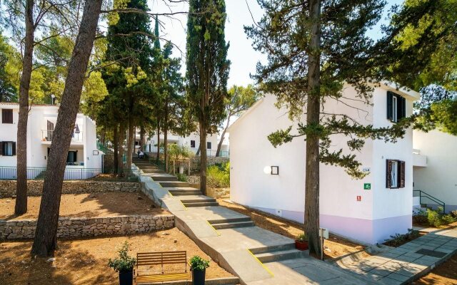 Lumbarda Resort Apartments
