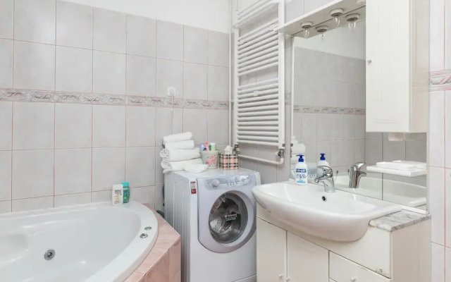 Spacious & Clean Condo near Beach