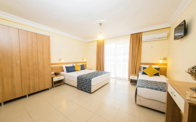 Catty Cats Garden Hotel