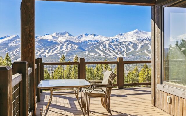 Northwoods 5 Bedroom Home by RedAwning