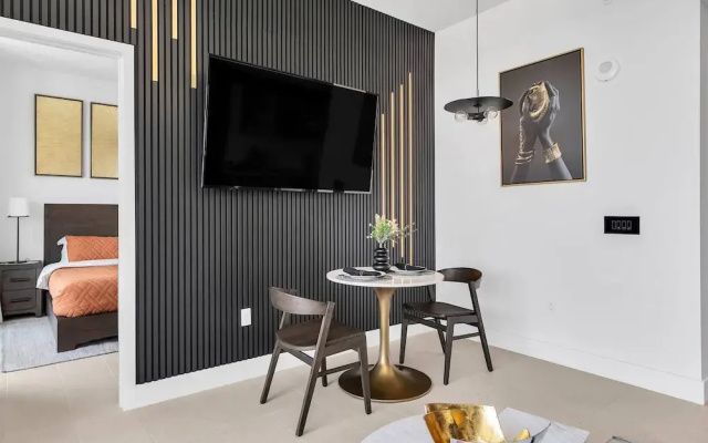 Penthouse 1BR Breathtaking City & Water Views