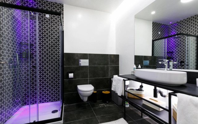 Brand New Central Luxury Residence