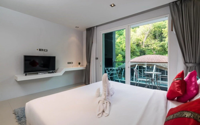 Et420 - Pool View Patong Studio With Pool and Shuttle to Beach
