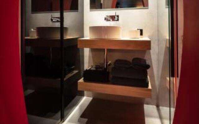 Zrooms Suites