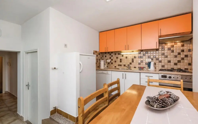 Stunning Home in Brsec With Wifi and 2 Bedrooms