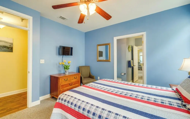 Lakefront Huddleston Condo w/ Community Pool