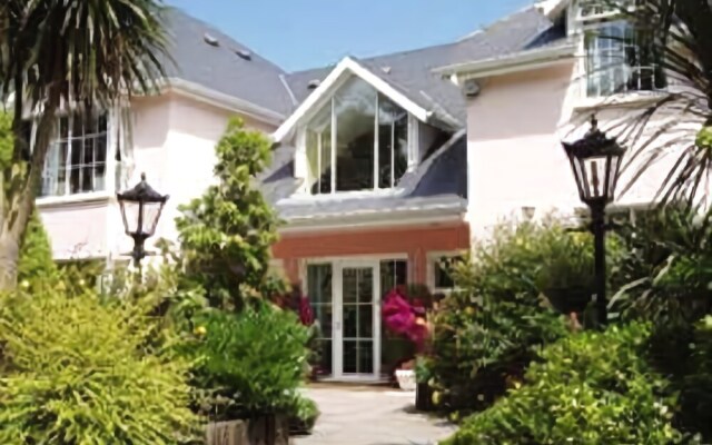 The Grove Lodge