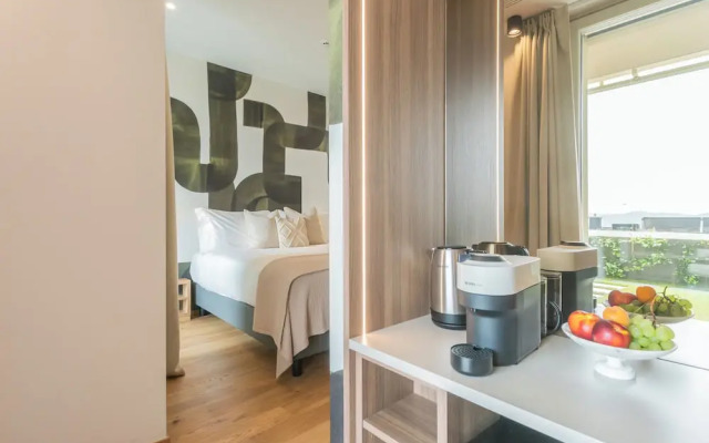 Pureview Luxury Suites, with breakfast & pool