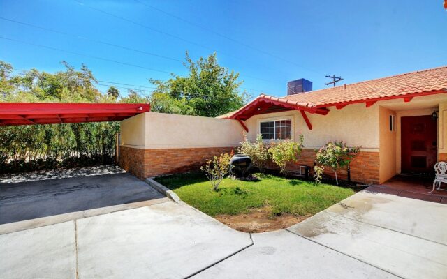 Las Vegas Elegance! Pool Table & Sparkling Pool! 3 Bedroom Home by RedAwning