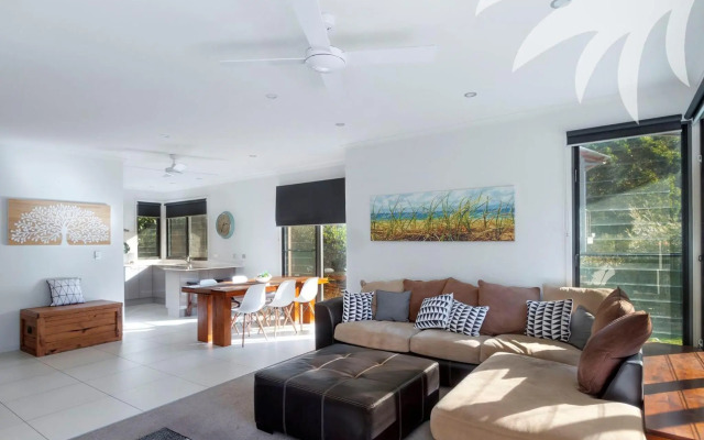 Boom 8 Boomerang Beach