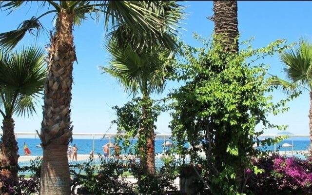 Villa AQ28 by JoyLettings