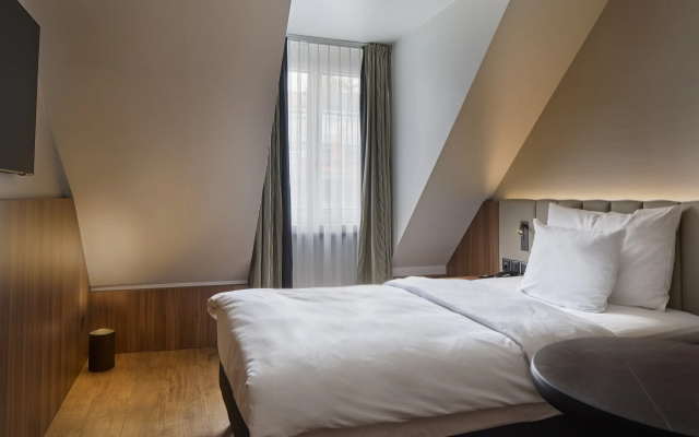 Central Plaza Hotel