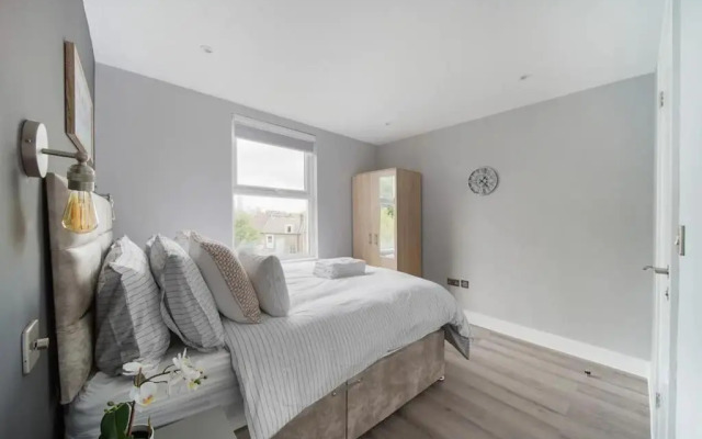 Stunning 3 Bed 3 Bath London Townhouse