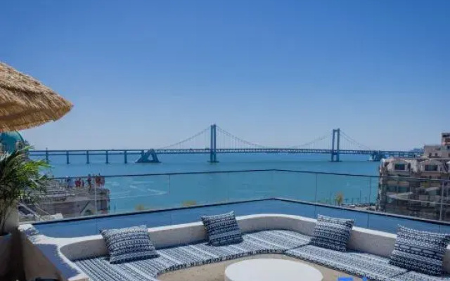 Dalian Jinshi Designer Homestay