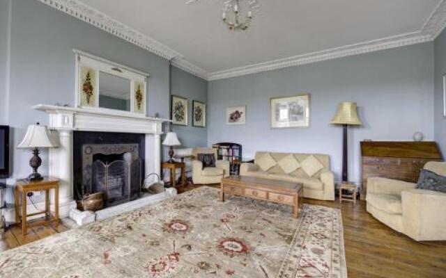 Clynderwen House