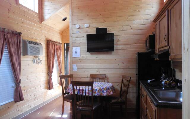 Snake River Cabin Village