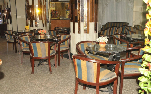 Happy City Hotel