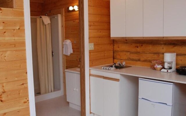 Triple J Hotel & Cabins