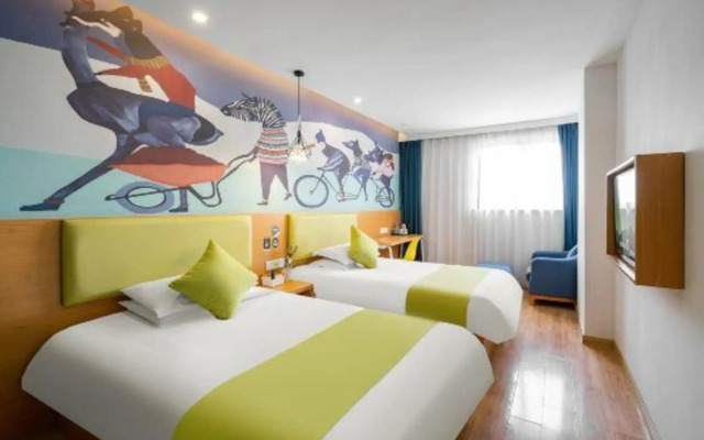 Shanghai Hongqiao International Exhibition Center  99 Xinbiao Selected Hotel
