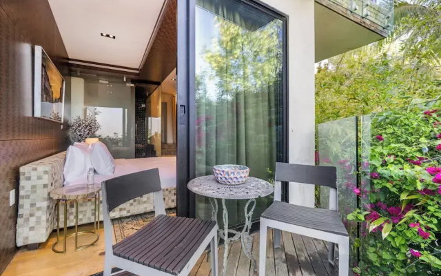 Villa Kaleida - Sleek Modern Sunset Villa With Eclectic Style & Infinity Pool