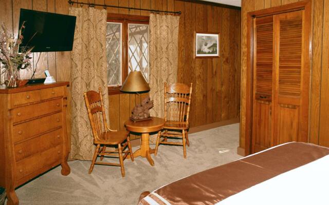 Tudor Inn Gatlinburg Bed and Breakfast