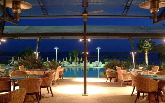 Palm Beach Hotel & Bungalows