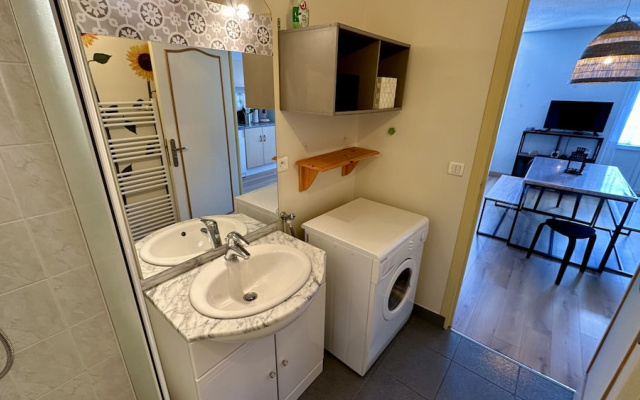 Modern 6-guest Flat in Mont-dore