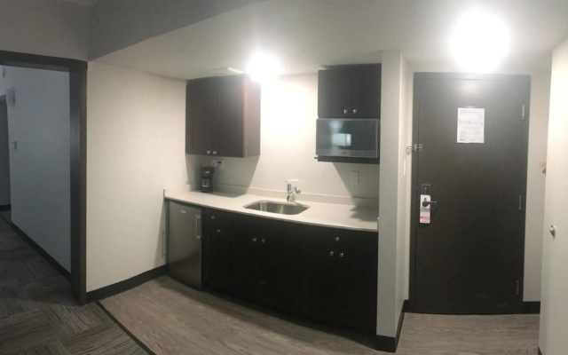 Homestead Inn & Suites